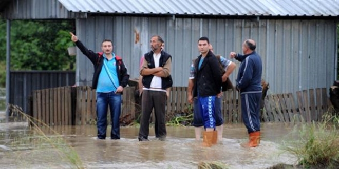 Düzce'de sağanak ve dolu yağışı etkili oldu
