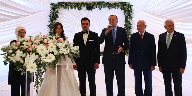 Başbakan Yardımcısı Kaynak'ın oğlu evlendi