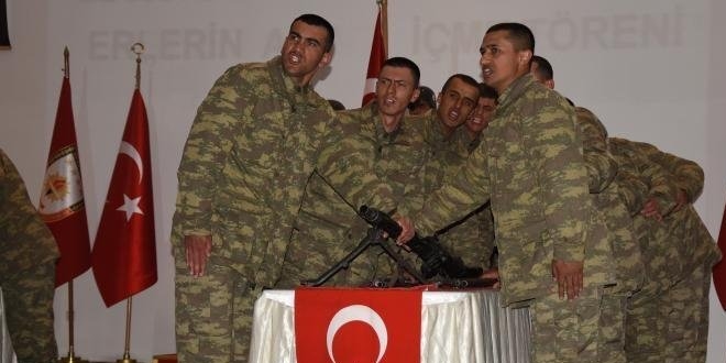 Sivas'ta 20 sözleşmeli er yemin etti