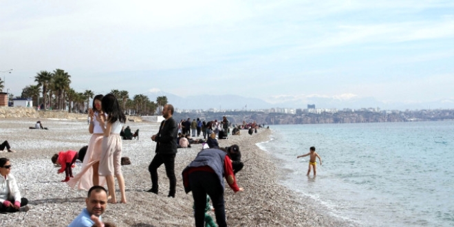 Scak havay frsat bilen vatandalar sahillere akn etti
