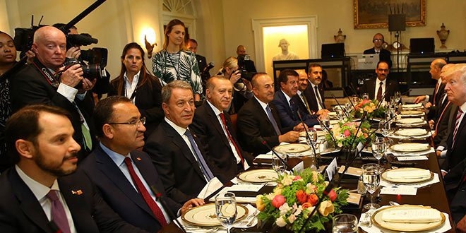 Heyetler arası görüşmede dikkat çeken ayrıntı