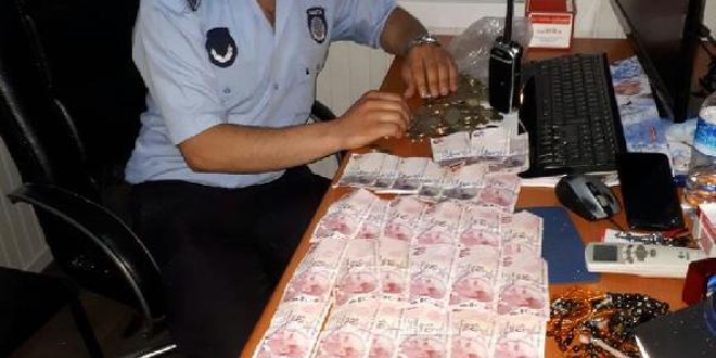 Dilencinin üzerinden 840 lira çıktı