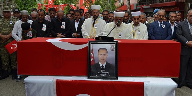 Şehit Uzman Çavuş Vuruşkan toprağa verildi