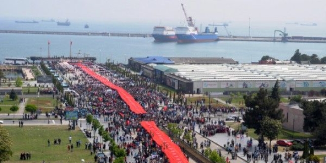 Samsun'da 1919 metre Türk bayrağı açıldı