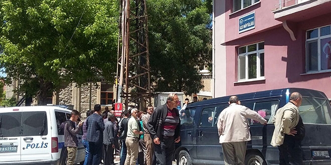 Emekli imam müftülük binasında intihar etti