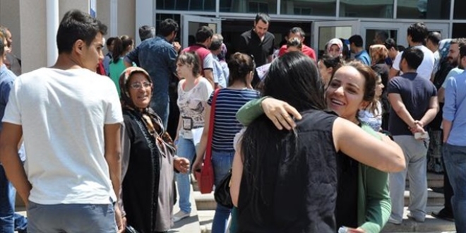 KPSS'de ilk gün oturumları sona erdi