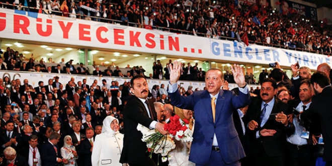 Ak Parti kongresinde 'Adam gibi adam' vurgusu