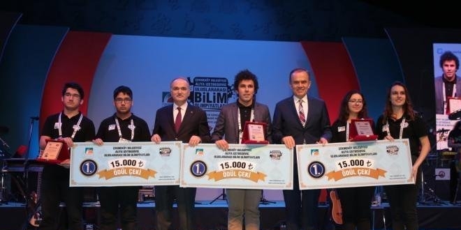 Bilim Olimpiyatları'nda genç mucitler çifte sevinç yaşadı