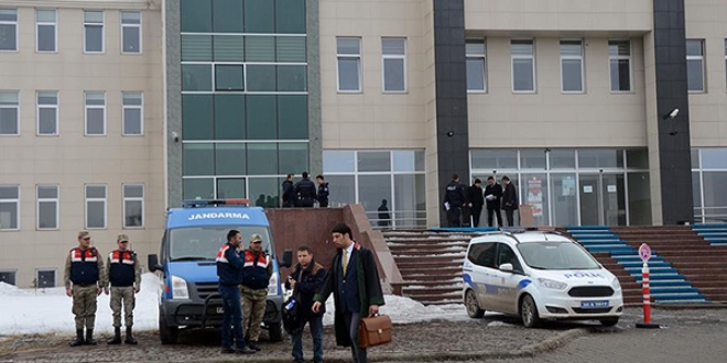 Komutandan 'Her şeyi ezin geçin' emri