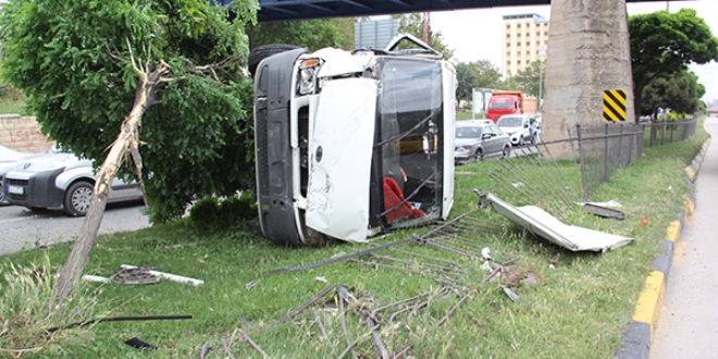 aldklar kamyonet devrilince yakalandlar