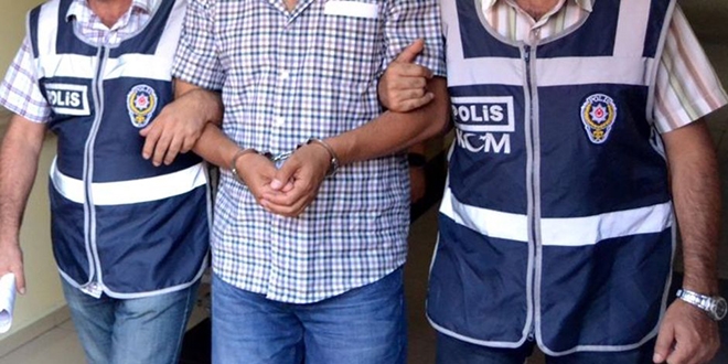 Faal görevde olan 1'i SGK çalışanı, 2 kişi tutuklandı