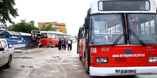 Belediye otobs kullanan kadn srcler kaza yapt