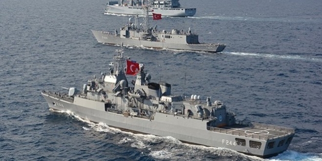 Akar gece boyu 'Denizkurdu Tatbikatı'nı izledi