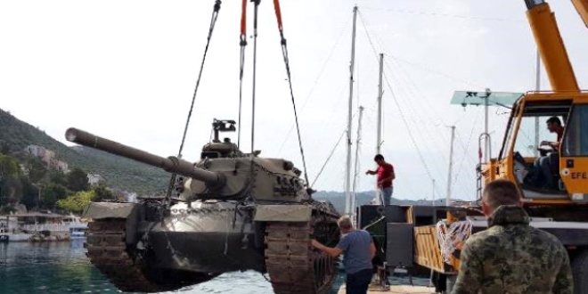 45 tonluk tank Güvercin Adası'na taşındı