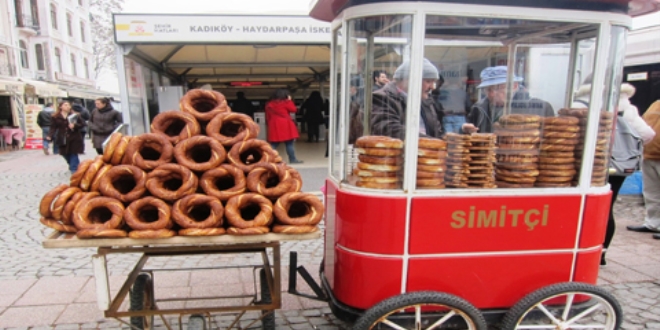 Yksek sesle simit satna 'tezgah kapatma' cezas