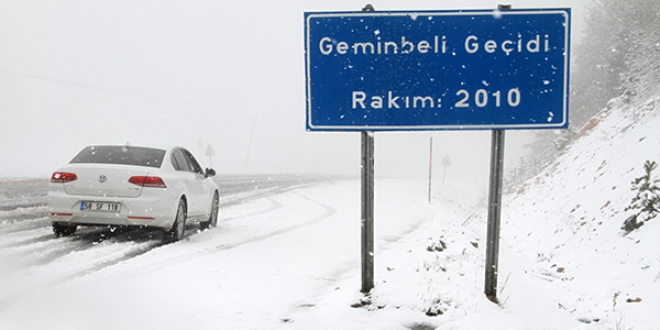 Mayıs ayında kar yağışı... Görüntüler Sivas'tan