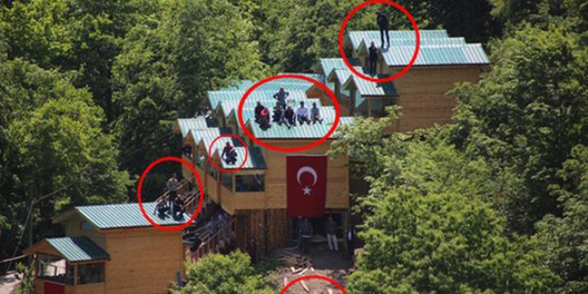 Polisi görünce çatılara çıktılar...