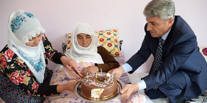118'lik nineye sürpriz doğum günü