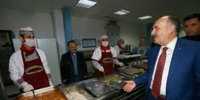 'Ayda bir iki defa işçilerimizle bir arada olup birlikte yemek yiyoruz'