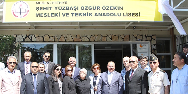 Şehidin adı ağabeyinin öğretmenlik yaptığı okula verildi
