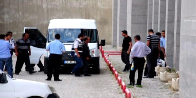 Erzurum'da 16 polisin yargland davada tahliye kmad