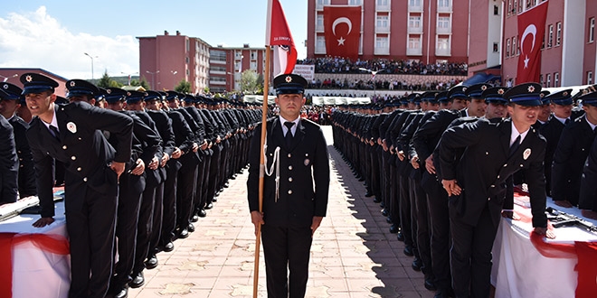 Kastamonu PMYO'da 524 öğrenci diplomalarını aldı