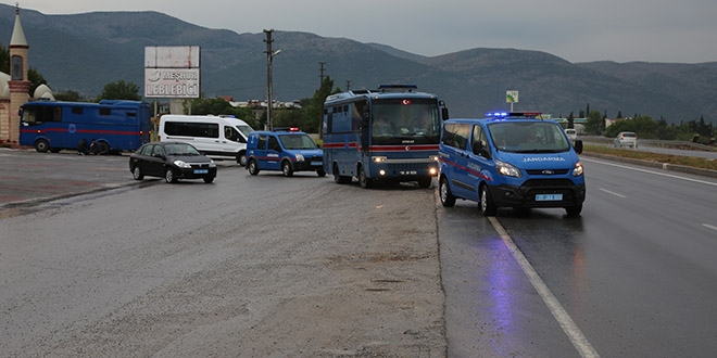 FET sanklarn tayan cezaevi arac kaza yapt