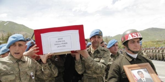 Şehit Uzman Çavuş Peker, son yolculuğuna uğurlandı