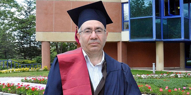 51 yaşa 5 üniversite diploması sığdırdı