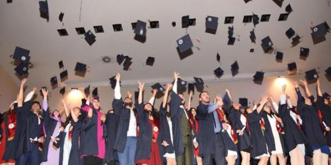 Afyon Kocatepe Üniversitesi'nden 118 hekim mezun oldu