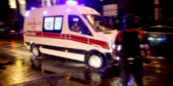Hastalanan anneleri için ambulansı 'kaçırdılar'