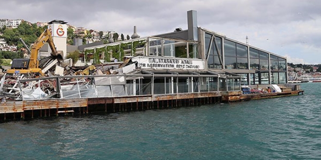 Galatasaray Adası'nda yıkım