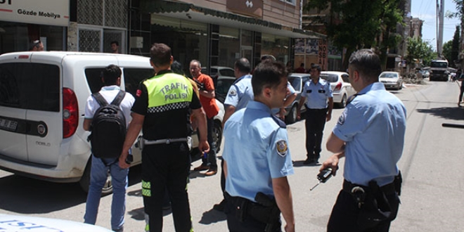 Gözaltına almak isteyen polisi yaraladı