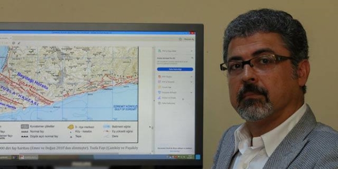 'Depremler sonrasında hasar görmüş binalara girmeyin'
