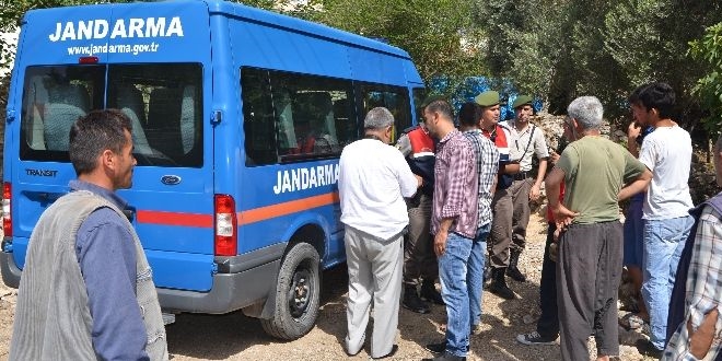 Cinnet getiren kişi eşini bıçakladı, evi ateşe verdi: 3 ölü