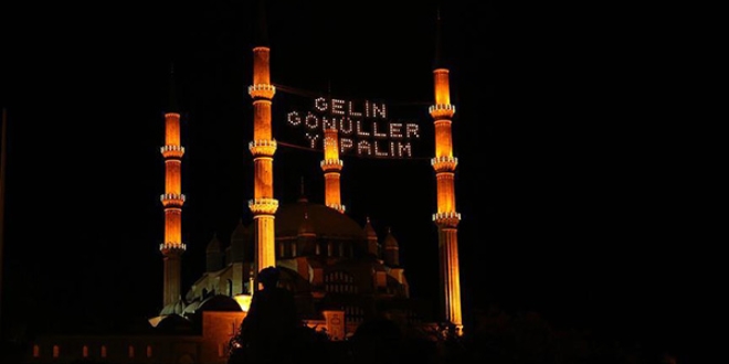 Darbeye karşı 85 bin camiden sela ile destek istendi