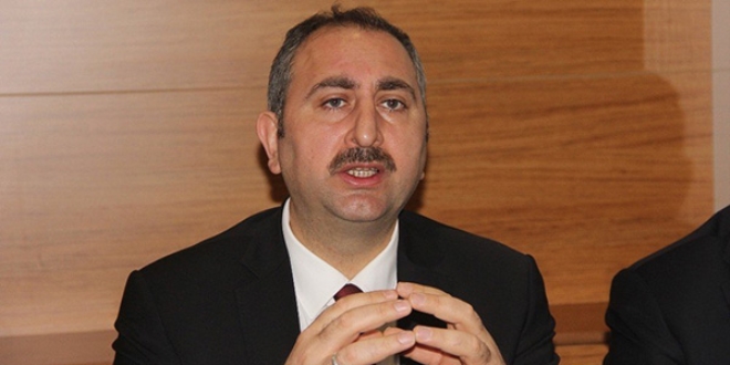 'Çok iyi bir şekilde tiyatro savunması yapıyorlar'