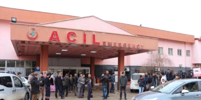 Şehit askerlerin naaşları hastaneye kaldırıldı