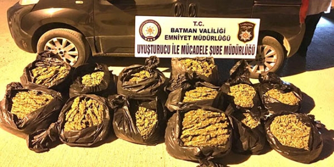 'Dur' ihtarına uymayan araçtan 97 kilo esrar çıktı
