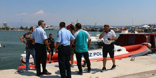 İzmir'de denizde erkek cesedi bulundu