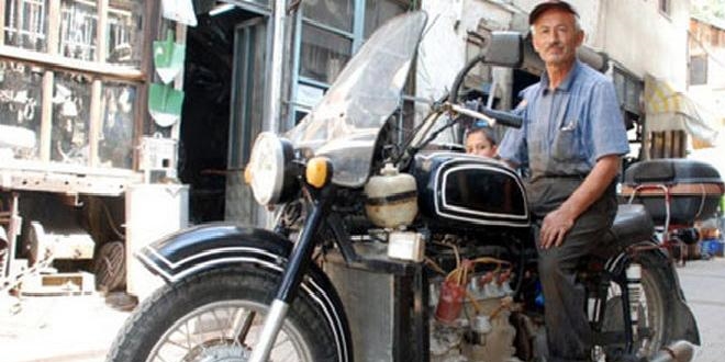 65 yaşında otomobil motorundan motosiklet üretti
