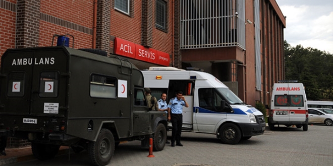 Piyade Alayı'na yıldırım düştü: Yaralı askerler var
