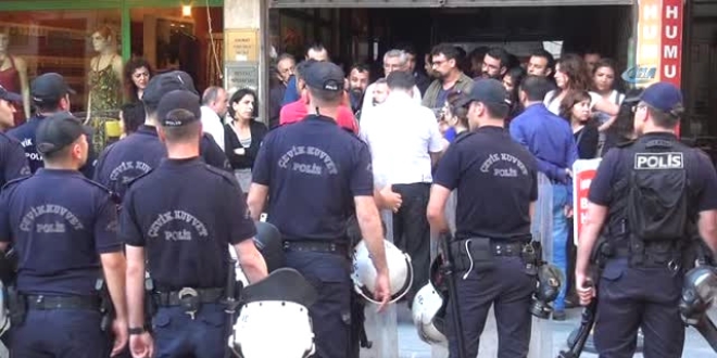 Balıkesir'de izinsiz gösteri yapan 3 kişi gözaltında
