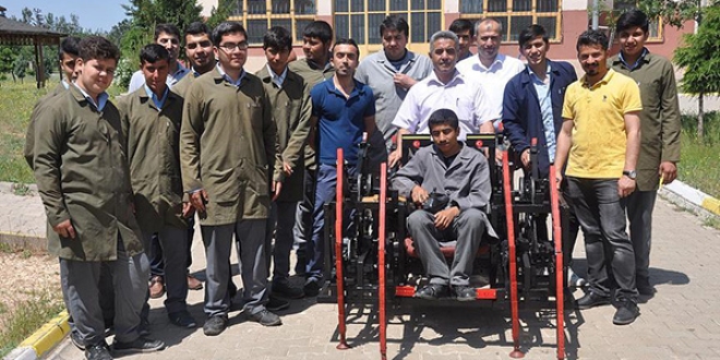Liseli gençler 'mayın arama robotu' yaptı
