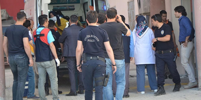 Hakkari'de askeri araç devrildi: 12 yaralı