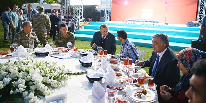 Erdoğan ve Gül iftarda biraraya geldi