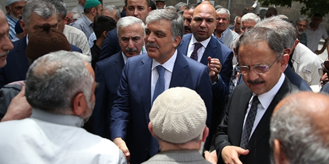 Gül ile Özhaseki, Cami Kebir'de cuma namazı kıldı