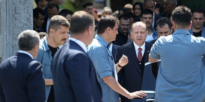 Erdoğan, cuma namazını Sultanahmet Camisinde kıldı