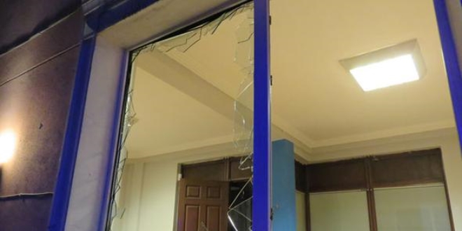 İki partinin üyeleri arasında bıçaklı kavga: Yaralılar var