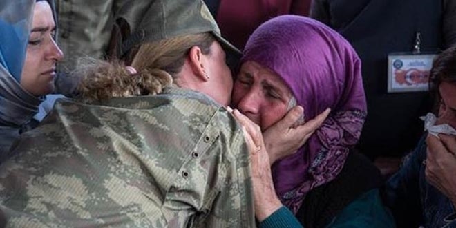 Bakan Ik, ehit Yarbay Yakut'un ailesini ziyaret etti